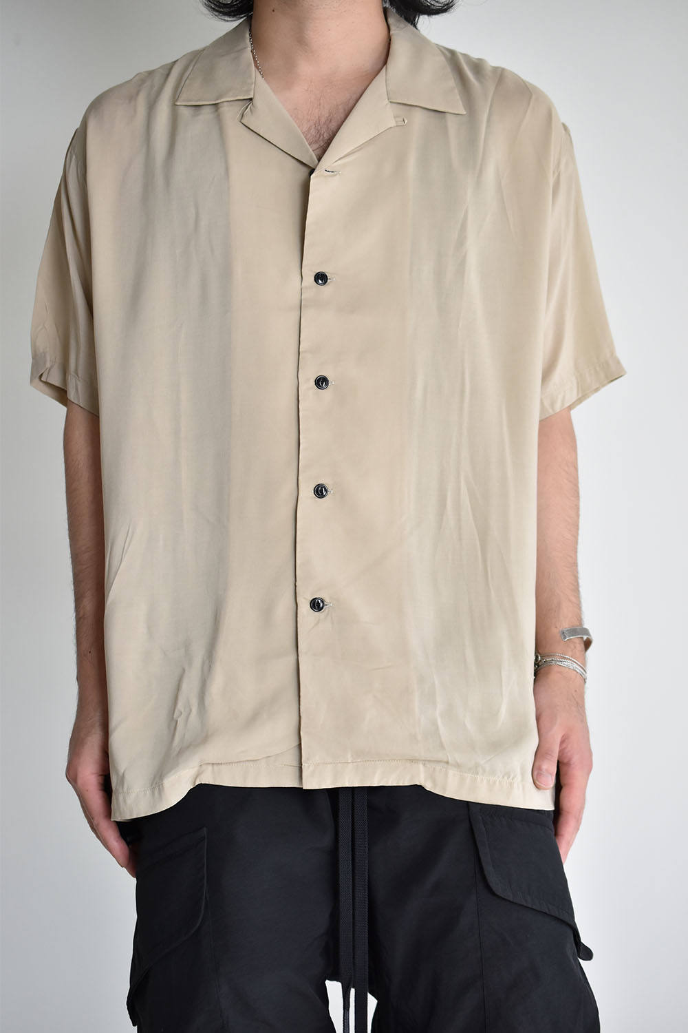 【✨新品✨】ELIN エリン◎バックオープンシャツ ベージュ サイズ36 ✨新品✨】ELIN エリン◎バックオープンシャツ ベージュ サイズ36